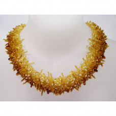 Красивое трехцветное ожерелье из натурального янтаря и бисера