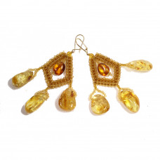 Красивые серьги из балтийского янтаря, бисера и ювелирного сплава