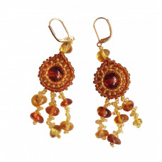 Красивые серьги из балтийского янтаря, бисера и ювелирного сплава