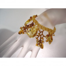 Красивый браслет из бисера и балтийского янтаря