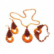 Красивый комплект из балтийского янтаря