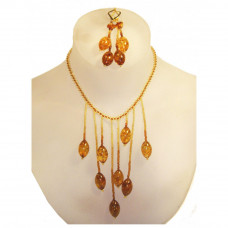 Красивый комплект из натурального янтаря и бисера: колье, серьги