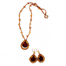 Красивый комплект из натурального янтаря и бисера: кулон, серьги