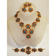 Красивый комплект из янтаря, бисера и бирюзы: колье, браслет, серьги