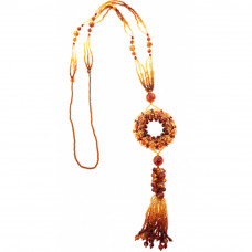 Красивый кулон из балтийского янтаря и бисера