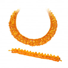 Красивый нарядный комплект из янтаря: колье, браслет