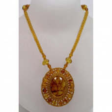 Красивый, овальный кулон из балтийского янтаря и бисера