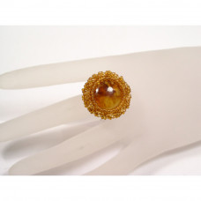 Круглое кольцо из балтийского янтаря и бисера