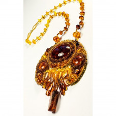 Крупное колье из бисера, балтийского янтаря и натуральной кожи