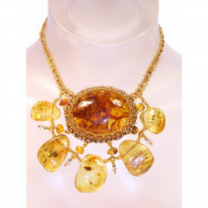 Крупное нарядное колье из балтийского янтаря и бисера