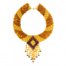 Крупное нарядное колье из натурального янтаря с бисером