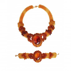 Крупный комплект из янтаря с бисером: колье, браслет