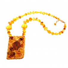 Кулон-брошь из балтийского янтаря и бисера