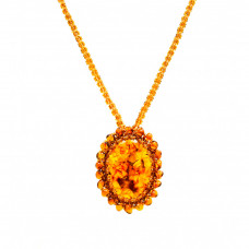 Кулон из балтийского янтаря и бисера