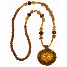 Кулон из балтийского янтаря и бисера