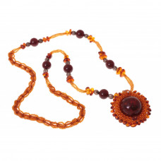 Кулон из балтийского янтаря и бисера