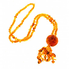 Кулон из балтийского янтаря и бисера