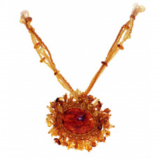 Кулон из балтийского янтаря и бисера