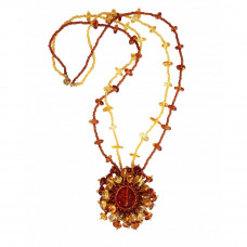 Кулон из балтийского янтаря и бисера