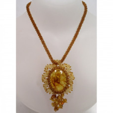 Кулон из балтийского янтаря с бисером