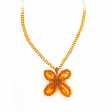 Кулон из бисера и натурального янтаря