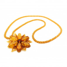 Кулон из бисера и натурального янтаря