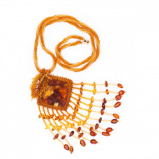 Кулон из натурального янтаря и бисера