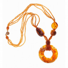 Кулон из натурального янтаря с бисера