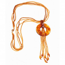 Кулон из  цельного янтаря и бисера