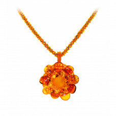 Кулон-цветок из балтийского янтаря с бисером