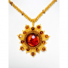 Кулон в виде цветка из балтийского янтаря и бисера