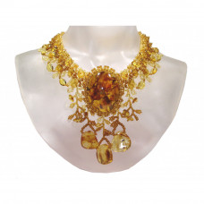 Нарядное колье из натурального янтаря и бисера