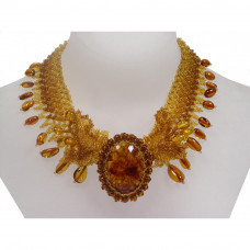 Нарядное колье из натурального янтаря и бисера