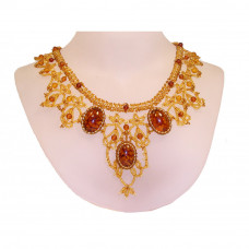 Нарядное колье из натурального янтаря и бисера