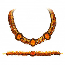 Нарядный комплект из натурального балтийского янтаря: колье, браслет.
