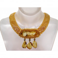 Необычное колье из балтийского янтаря и бисера