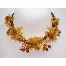 Необычное колье из балтийского янтаря и бисера