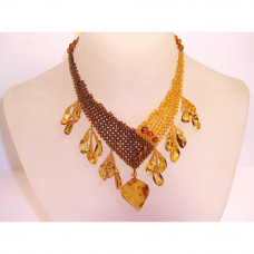 Необычное колье из балтийского янтаря и бисера