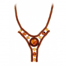 Необычное удлиненное колье из натурального янтаря коньячного цвета с бисером