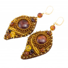 Необычные серьги из балтийского янтаря, бисера, ювелирного сплава и натуральной кожи