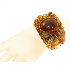 Необычный браслет из балтийского янтаря, бисера и натурального кожи