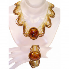 Необычный комплект из натурального янтаря и бисера: колье, браслет
