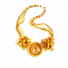 Необыкновенное колье из натурального балтийского янтаря и бисера