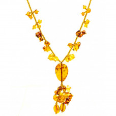 Очаровательное колье из балтийского янтаря