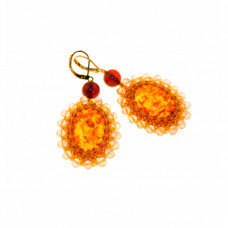 Овальные серьги из светлого янтаря, бисера и ювелирного сплава