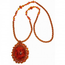 Овальный кулон из балтийского янтаря и бисером