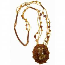 Овальный кулон из балтийского янтаря с бисером