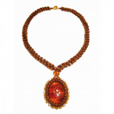 Овальный кулон из натурального янтаря с бисером Овальный кулон из натурального янтаря с бисером
