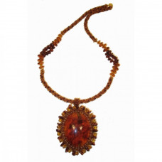 Овальный кулон из природного балтийского янтаря коньячного цвета Овальный кулон из природного балтийского янтаря коньячного цвета