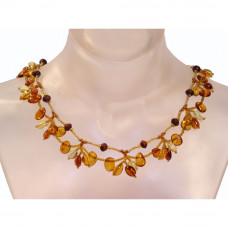Ожерелье из натурального янтаря с бисером